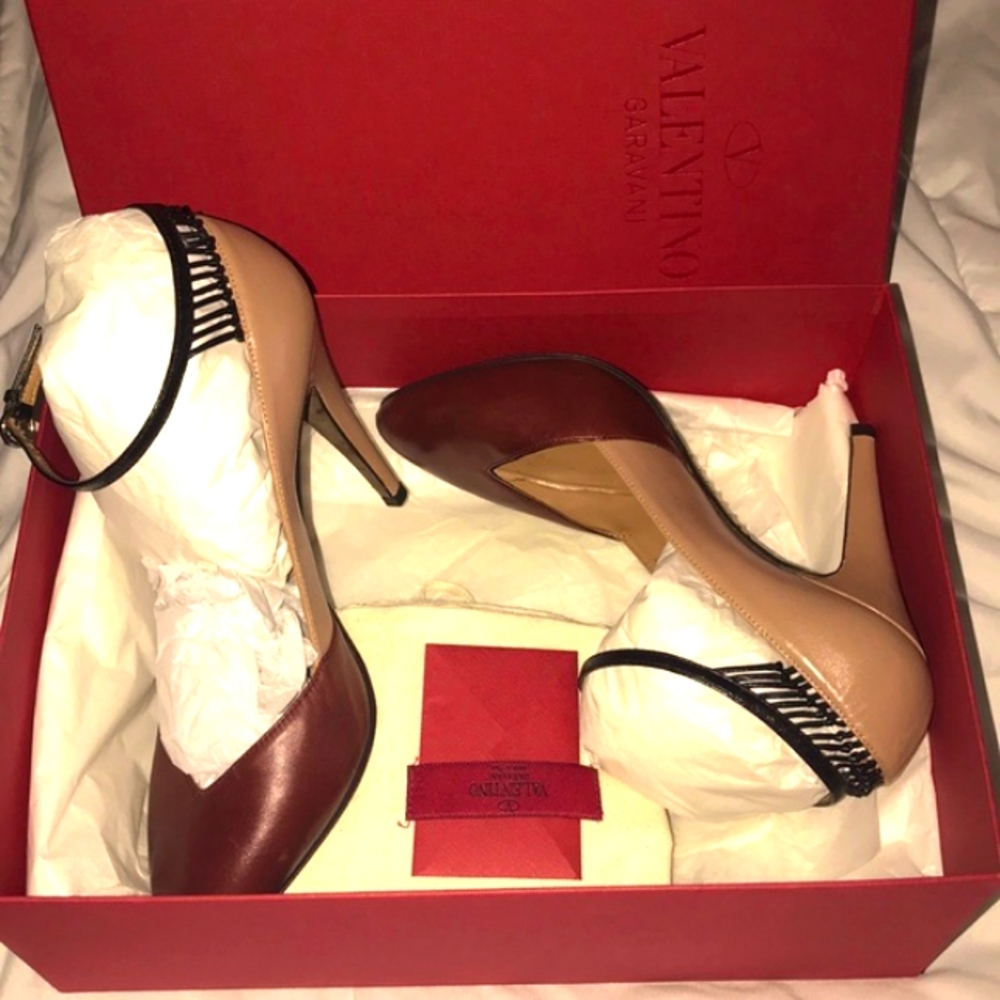 VALENTINO Garavani Pumps Runway heels 38
